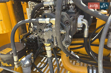Гусеничный экскаватор JCB JS 240NC 2011 в 