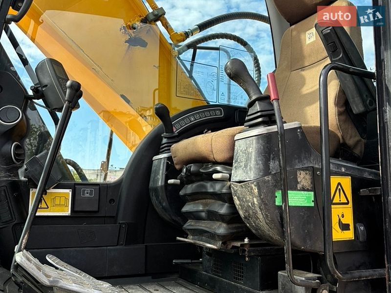 Гусеничный экскаватор JCB JS 240NC 2012 в Львове