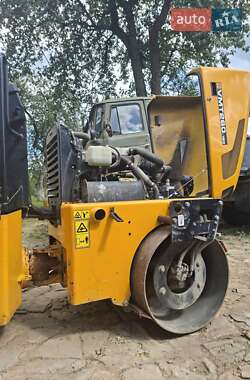 Дорожный каток JCB JS 260 2016 в Сходнице