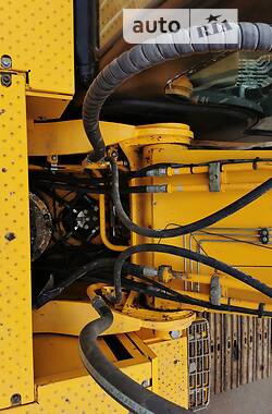 Екскаватор навантажувач JCB JS 290 2011 в Києві