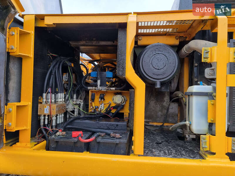 Гусеничний екскаватор JCB JS 330 2006 в Одесі