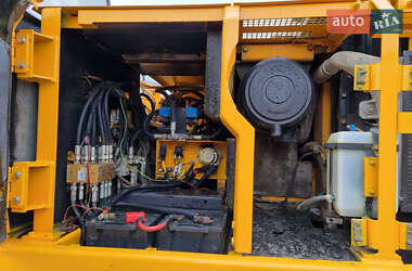 Гусеничный экскаватор JCB JS 330 2006 в 