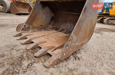 Гусеничный экскаватор JCB JS 330 2006 в 