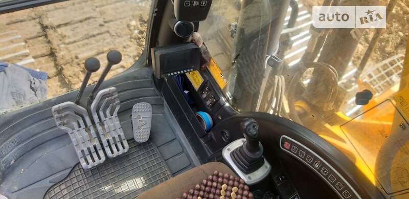 Гусеничный экскаватор JCB JS 360 2011 в Калуше