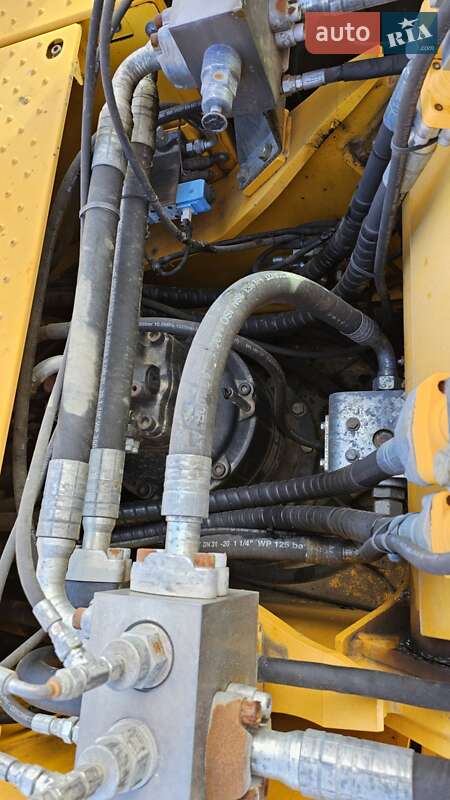 Гусеничный экскаватор JCB JS 370 2016 в Снятине