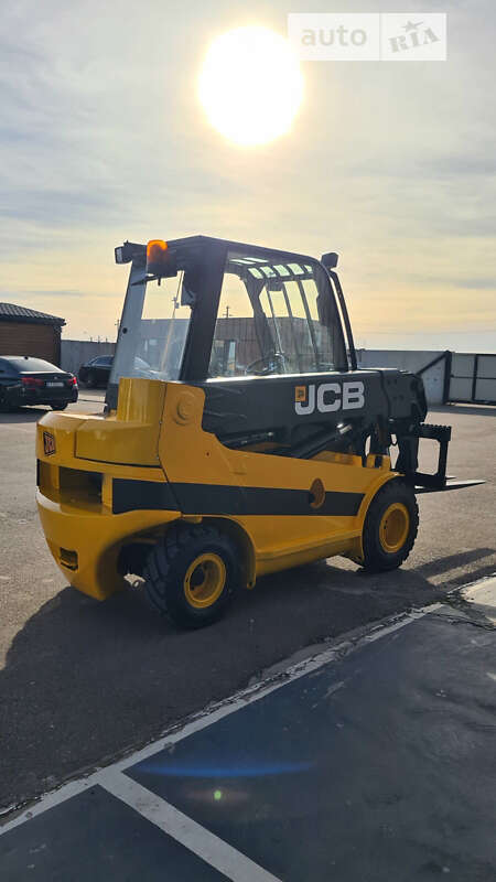 Телескопічні навантажувачі JCB TLT 2005 в Рівному