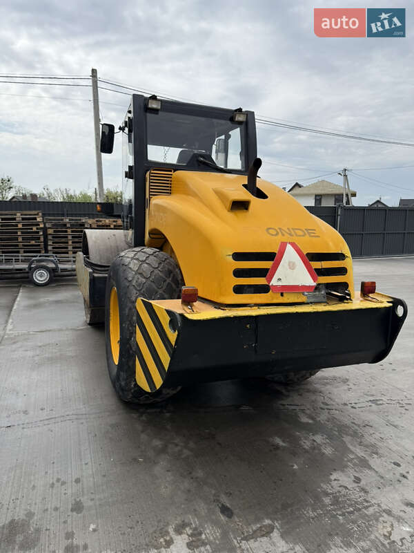 Каток ґрунтовий JCB Vibromax 115 2006 в Львові