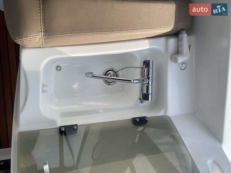 Моторная яхта Jeanneau Leader 2015 в Днепре фото 53 Моторная яхта Jeanneau Leader 2015 в Днепре