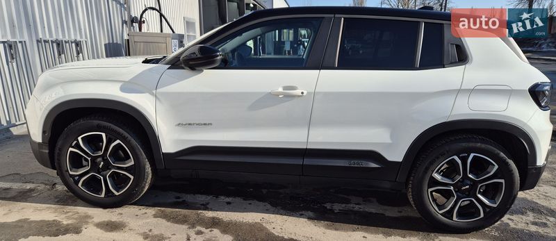Внедорожник / Кроссовер Jeep Avenger 2024 в Киеве