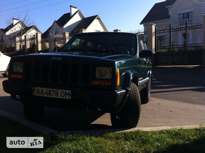 Внедорожник / Кроссовер Jeep Cherokee 2000 в 