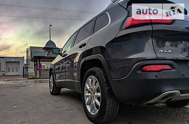 Позашляховик / Кросовер Jeep Cherokee 2014 в Львові