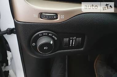 Позашляховик / Кросовер Jeep Cherokee 2015 в 