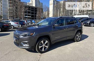 Позашляховик / Кросовер Jeep Cherokee 2019 в 