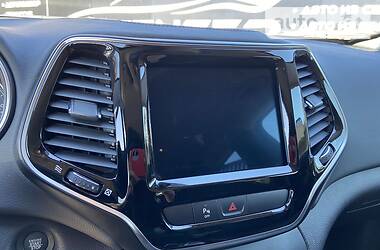 Позашляховик / Кросовер Jeep Cherokee 2019 в 