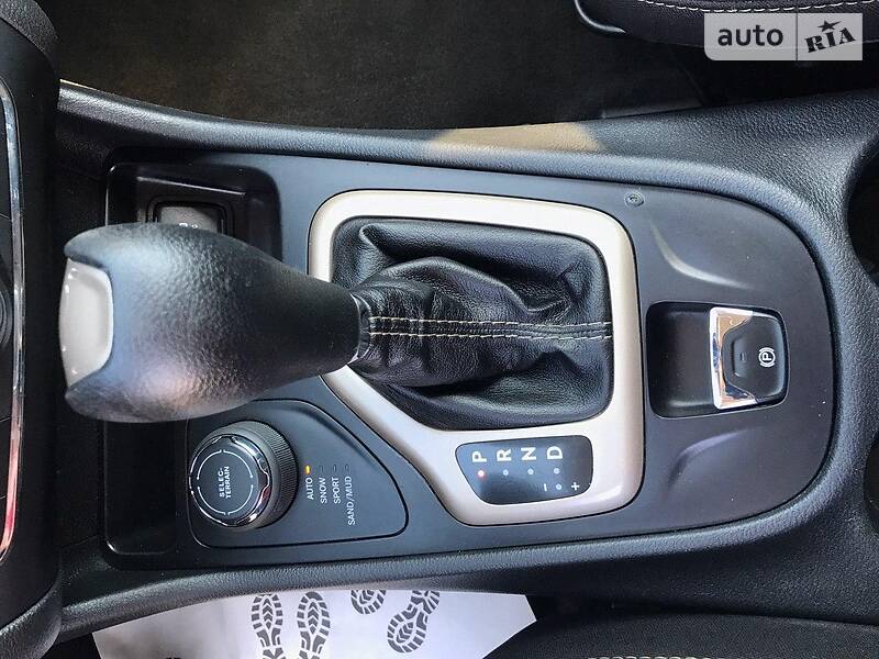 Позашляховик / Кросовер Jeep Cherokee 2015 в Львові