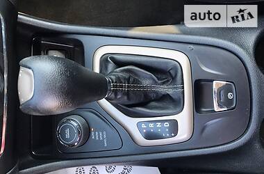 Позашляховик / Кросовер Jeep Cherokee 2015 в 