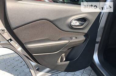 Позашляховик / Кросовер Jeep Cherokee 2015 в 