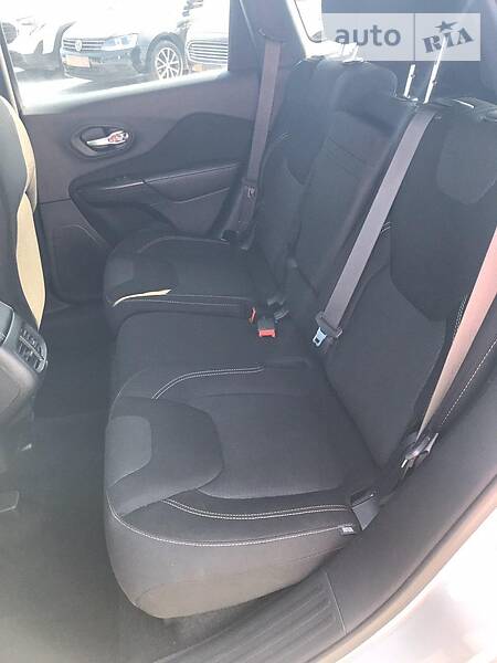 Позашляховик / Кросовер Jeep Cherokee 2015 в Львові