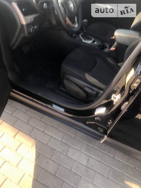 Позашляховик / Кросовер Jeep Cherokee 2016 в Рівному