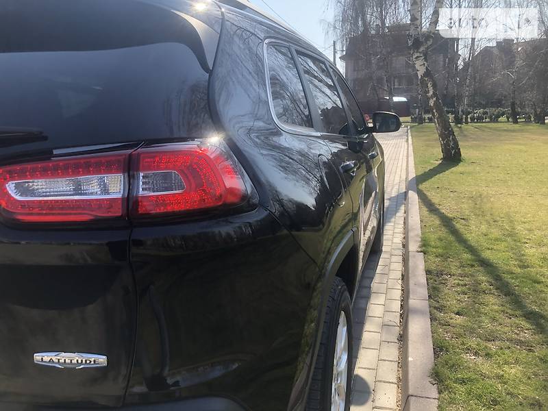 Позашляховик / Кросовер Jeep Cherokee 2016 в Рівному