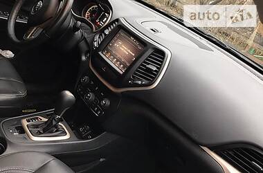 Позашляховик / Кросовер Jeep Cherokee 2015 в 