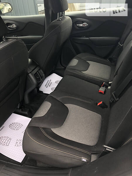 Позашляховик / Кросовер Jeep Cherokee 2014 в Луцьку