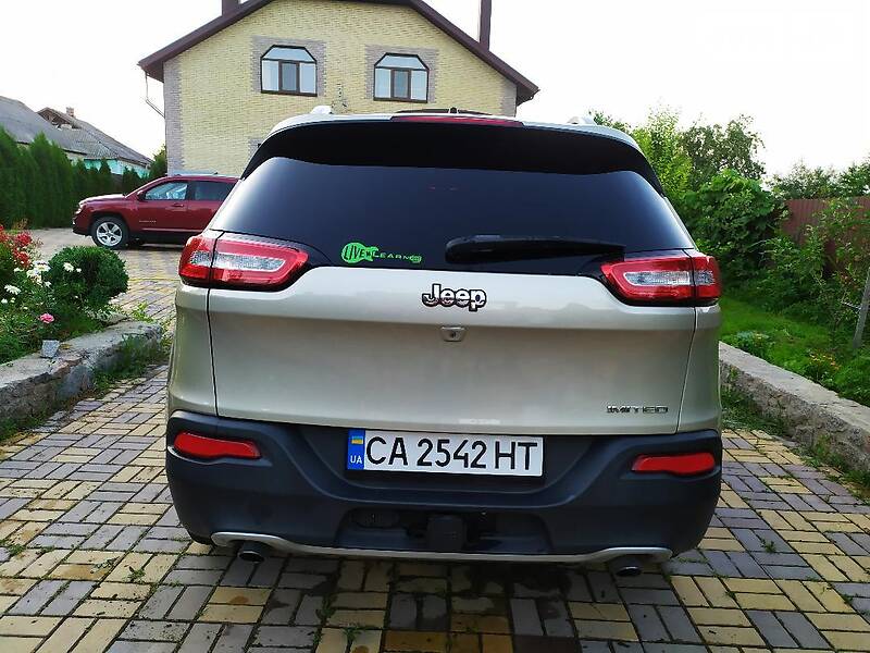 Позашляховик / Кросовер Jeep Cherokee 2014 в Умані