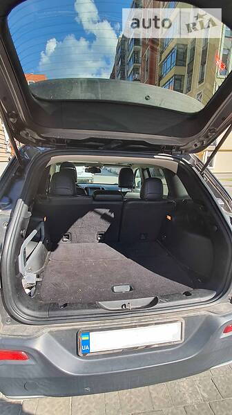 Позашляховик / Кросовер Jeep Cherokee 2014 в Львові