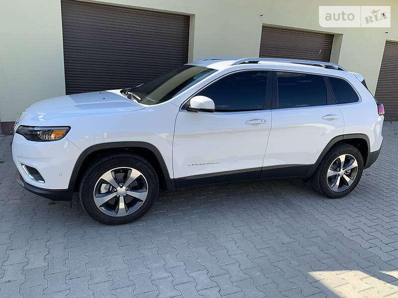 Позашляховик / Кросовер Jeep Cherokee 2019 в 