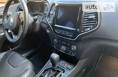 Позашляховик / Кросовер Jeep Cherokee 2019 в 