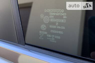 Позашляховик / Кросовер Jeep Cherokee 2019 в 