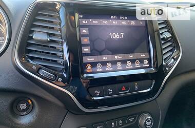Позашляховик / Кросовер Jeep Cherokee 2019 в 