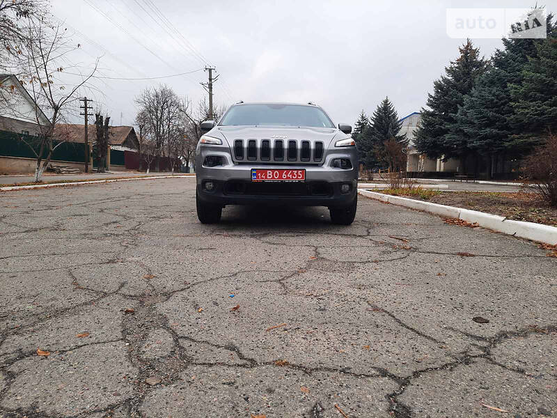 Внедорожник / Кроссовер Jeep Cherokee 2015 в Покровском