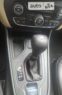 Позашляховик / Кросовер Jeep Cherokee 2018 в 