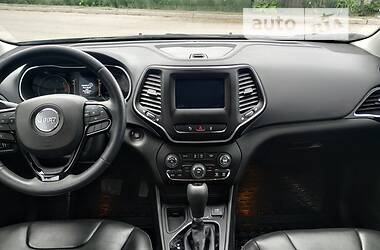 Позашляховик / Кросовер Jeep Cherokee 2021 в 