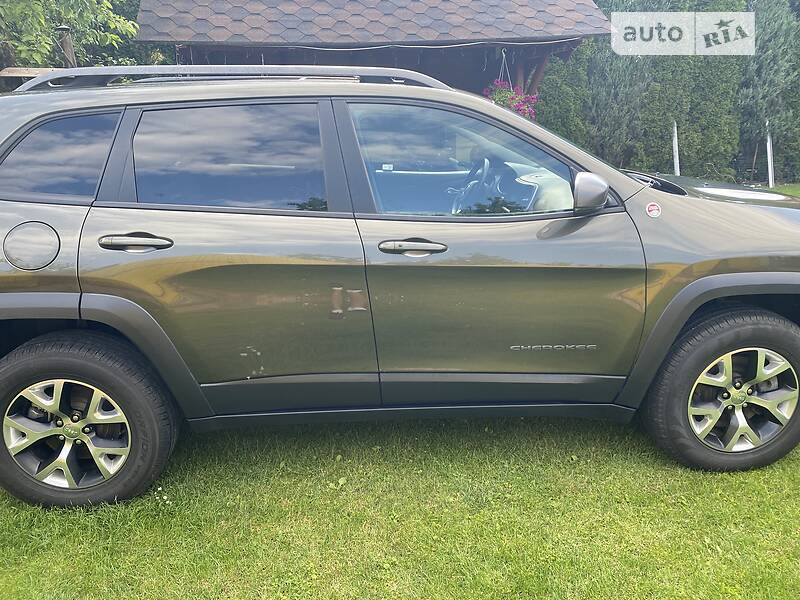 Позашляховик / Кросовер Jeep Cherokee 2015 в Дрогобичі