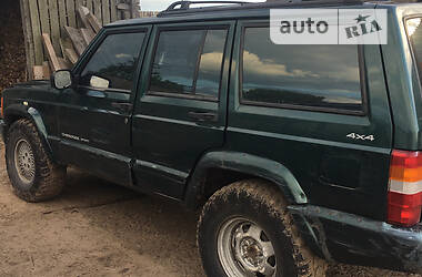 Внедорожник / Кроссовер Jeep Cherokee 2000 в Вараше