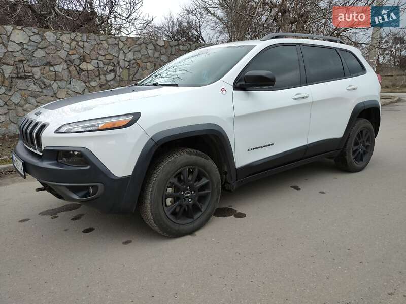 Внедорожник / Кроссовер Jeep Cherokee 2015 в Запорожье