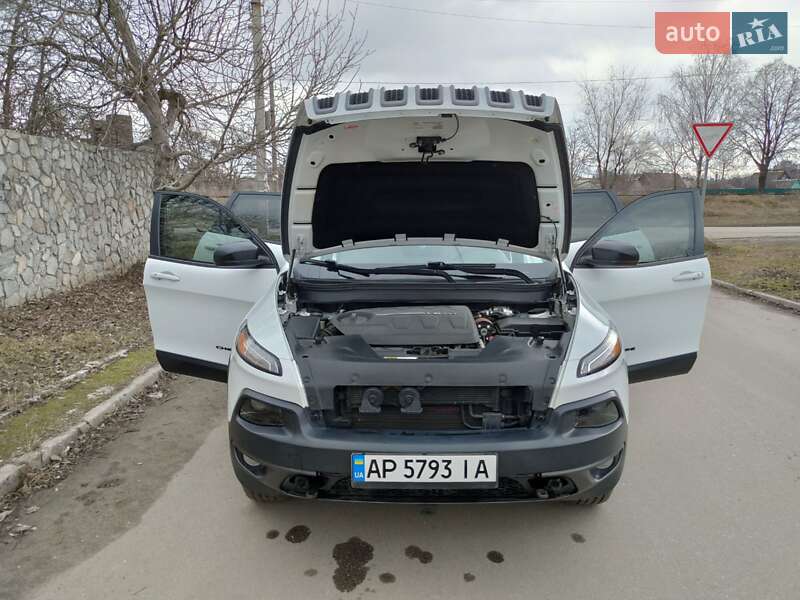 Внедорожник / Кроссовер Jeep Cherokee 2015 в Запорожье