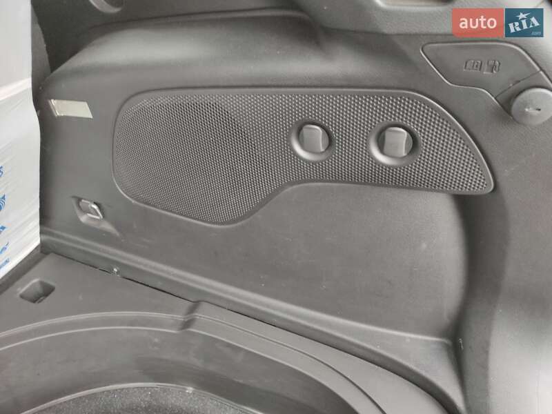 Внедорожник / Кроссовер Jeep Cherokee 2015 в Запорожье