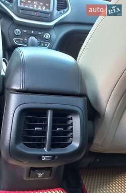 Позашляховик / Кросовер Jeep Cherokee 2014 в Одесі