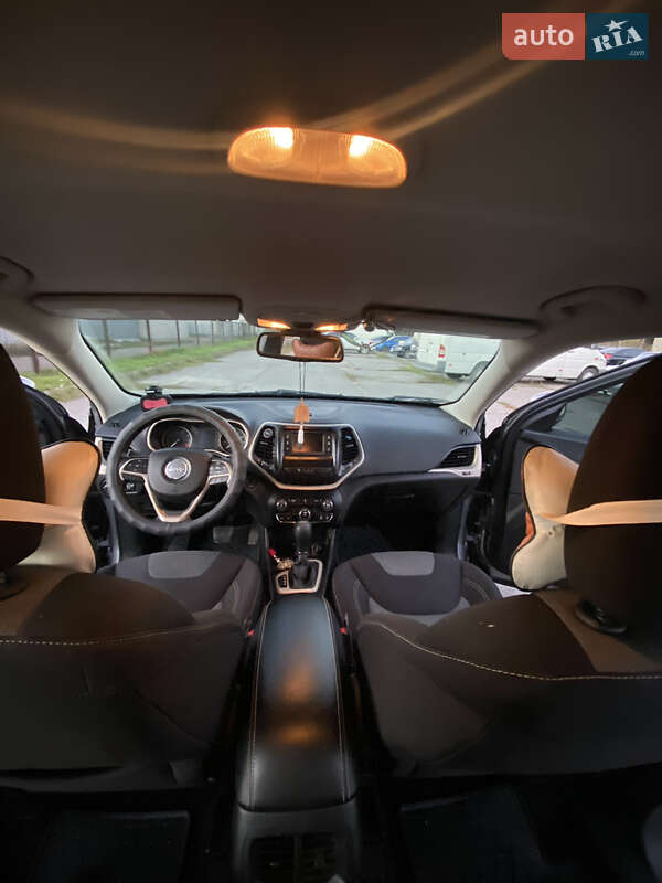 Внедорожник / Кроссовер Jeep Cherokee 2013 в Кременчуге