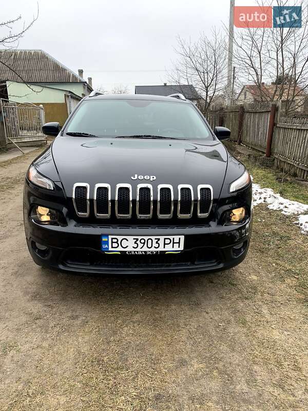 Внедорожник / Кроссовер Jeep Cherokee 2015 в Новояворовске