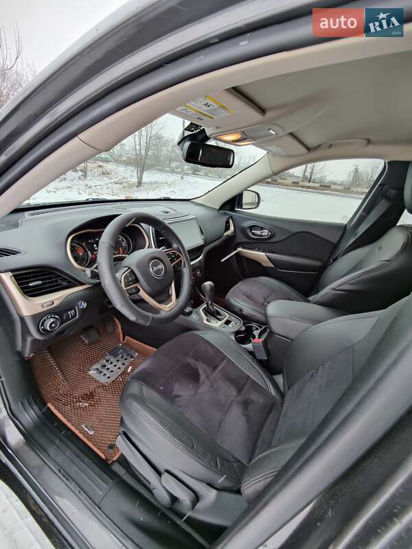 Внедорожник / Кроссовер Jeep Cherokee 2017 в Киеве