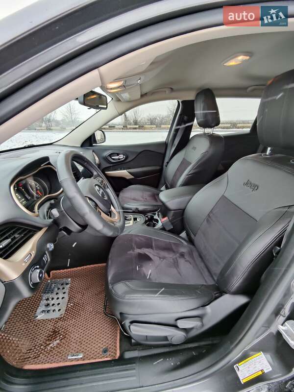 Внедорожник / Кроссовер Jeep Cherokee 2017 в Киеве