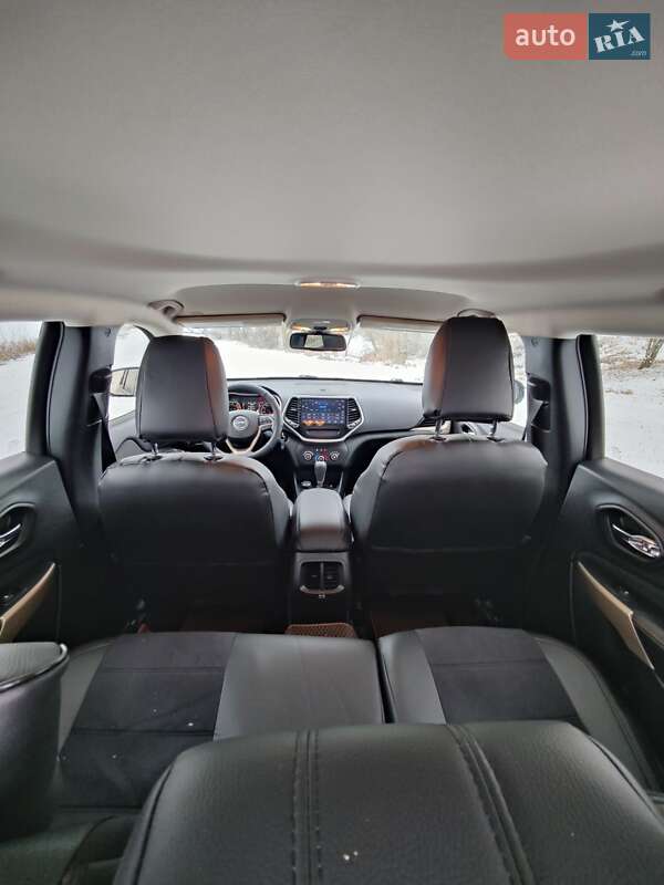 Внедорожник / Кроссовер Jeep Cherokee 2017 в Киеве