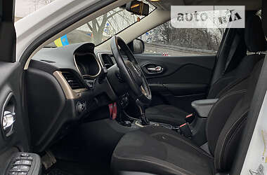 Позашляховик / Кросовер Jeep Cherokee 2015 в 