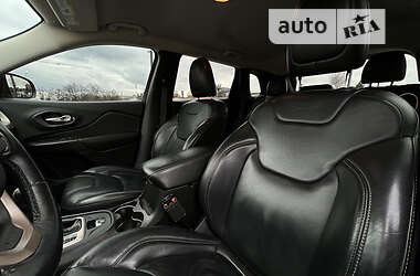 Внедорожник / Кроссовер Jeep Cherokee 2016 в 