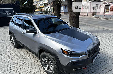 Позашляховик / Кросовер Jeep Cherokee 2019 в 