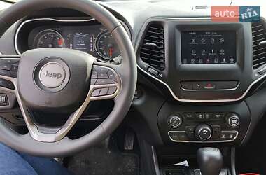Позашляховик / Кросовер Jeep Cherokee 2019 в 
